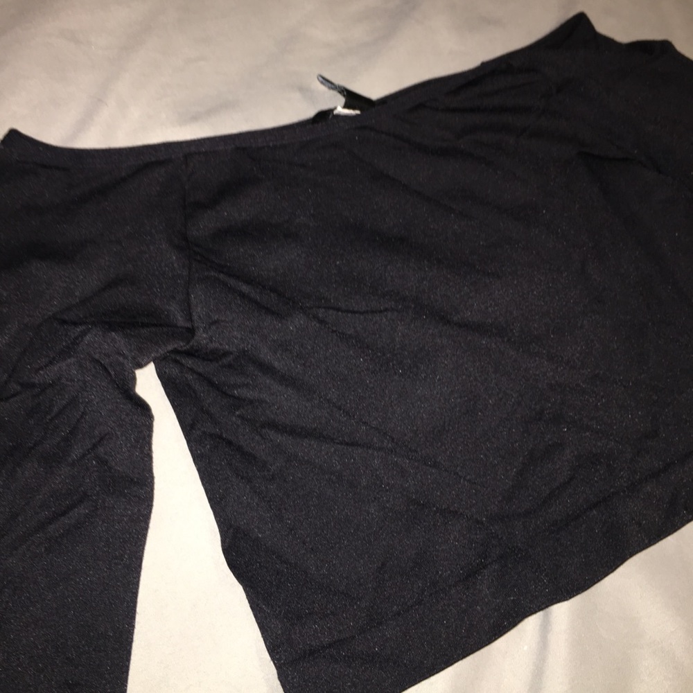 Black long sleeve crop top